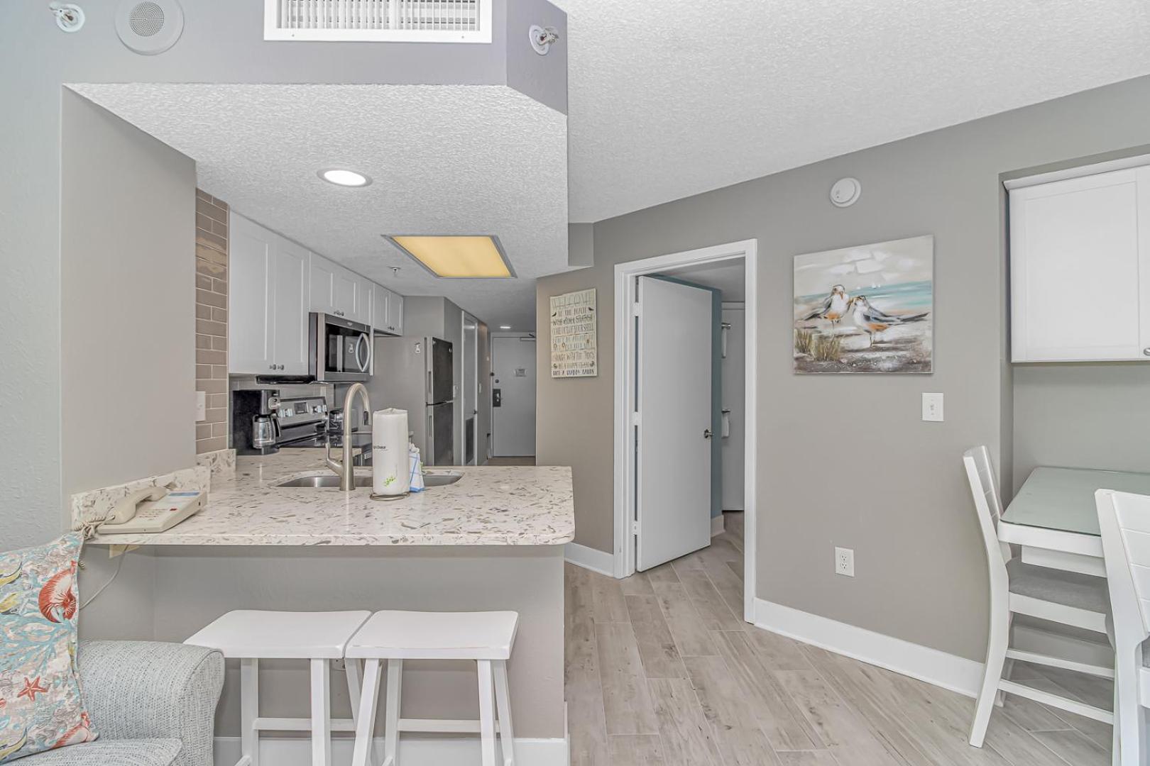 Immaculate! Beautifully Renovated Oceanfront 1 Bedroom Suite - Sleeps 6! - Roxanne Towers Unit 804 マートルビーチ エクステリア 写真