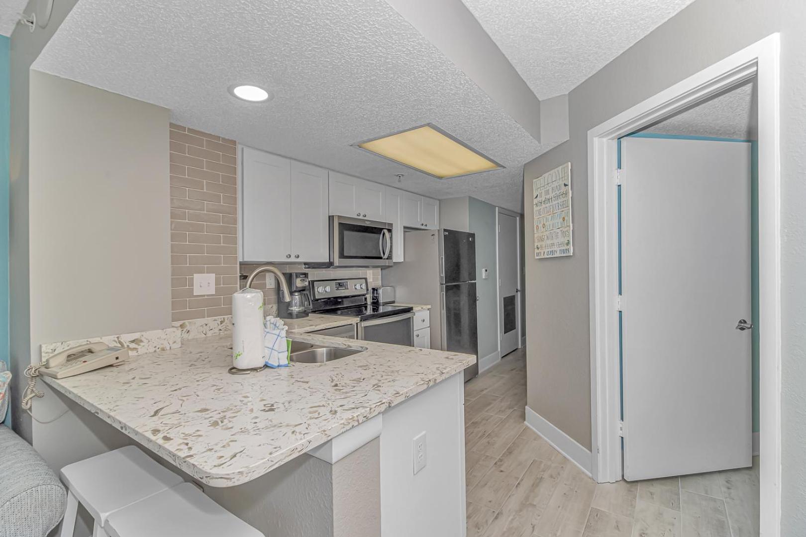 Immaculate! Beautifully Renovated Oceanfront 1 Bedroom Suite - Sleeps 6! - Roxanne Towers Unit 804 マートルビーチ エクステリア 写真